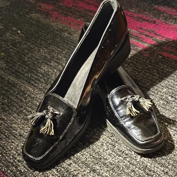 Ferragamo Moccasin Silhouette Flat Shoes - NWT Salvatore Ferragamo Vintage Black Leather Gold Chain Loafer  main image 2